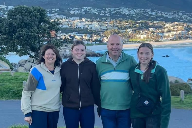 Familie nimmt am Great North Run zum Gedenken an die von Sue Ryder ...