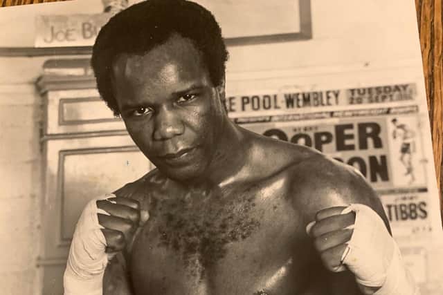 Des as a professional boxer in the 1970s