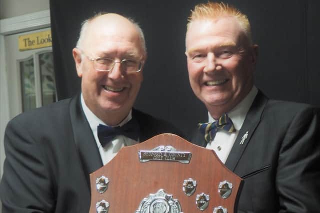 Hank Maloney receives the Captain’s Shield from Leo Conroy at the men’s presentation evening