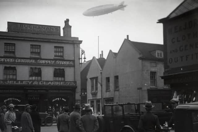 The R101 flying over Bedford viewed from Silver Street