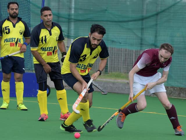 The Men's 4s playing Vauxhall