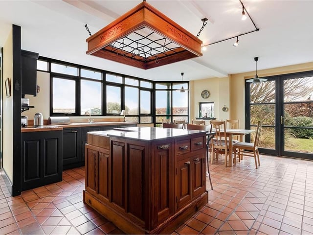 Dining kitchen.