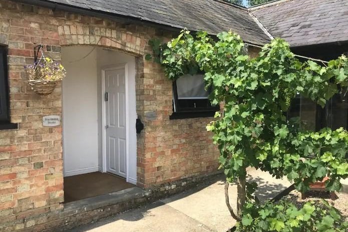 Hosted by Graham, this self catering cottage has got a slice of luxury. There's a en suite shower and double ended jacuzzi bath;. Wowsers. There's even a king size double zip link bed. Furry friends are welcome at Outfields Farm. £57 a night