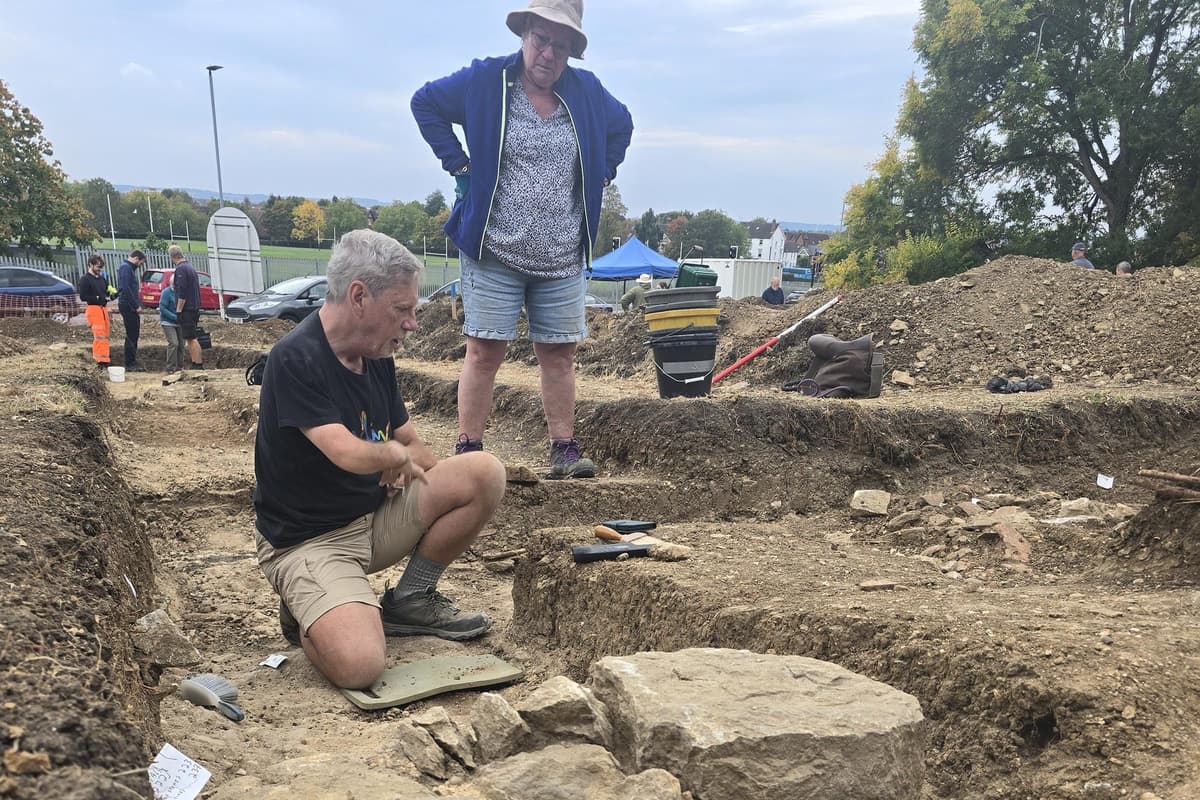 Können Sie die archäologischen Ausgrabungen einer römischen Villa in ...