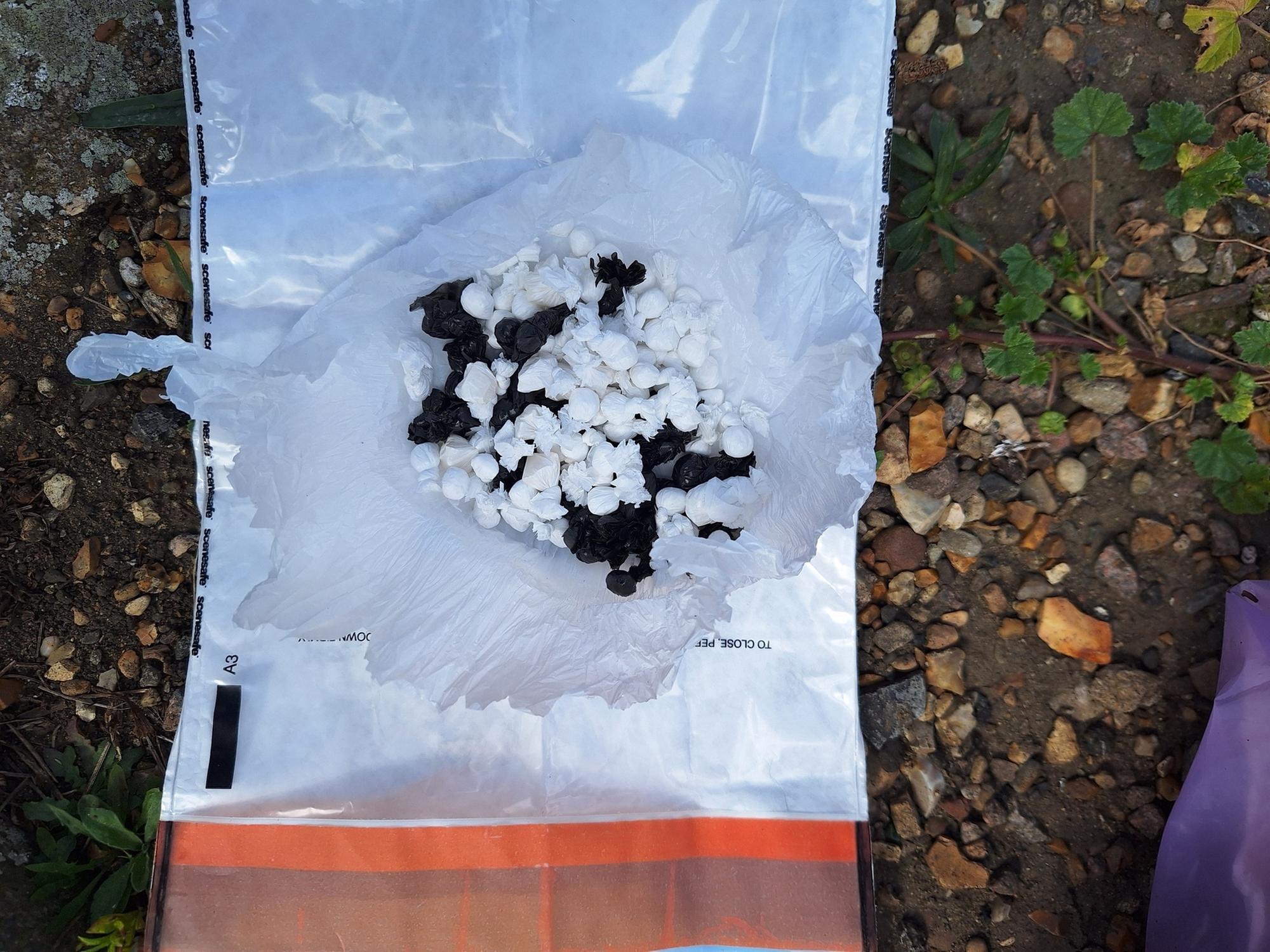 Police seize wraps of crack cocaine and heroin following chase in ...