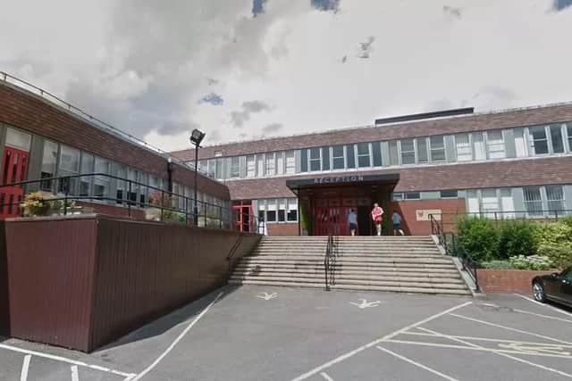 Bedford Modern Junior School is to close for urgent repairs to replace inferior concrete