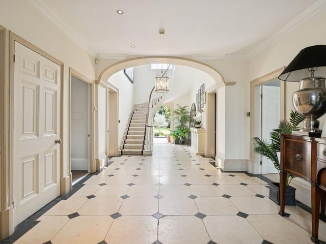 What an amazing welcome - and get a load of that flooring