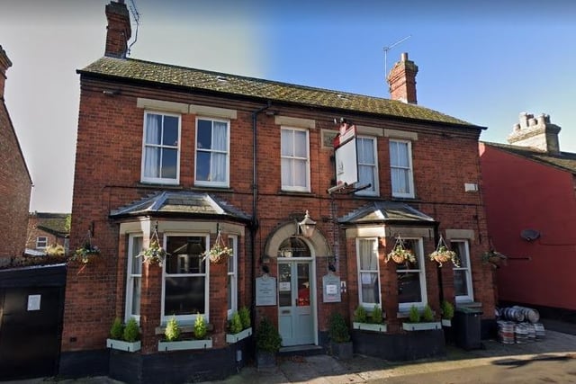 The guide called it a "pleasant late-Victorian pub in a residential area, a Wells house for 123 years". It added: "The front bar has bare floorboards and an open fire, while there is a separate rear bar"