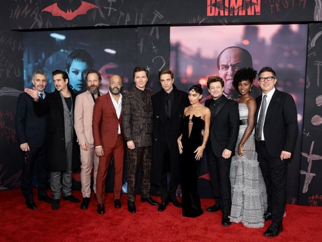 John Turturro, Colin Farrell, Peter Sarsgaard, Jeffrey Wright, Paul Dano, Robert Pattinson, Zoe Kravitz, Andy Serkis, Jayme Lawson, and Dylan Clark pose for a group photo at the premiere. (Photo by Dimitrios Kambouris/Getty Images)