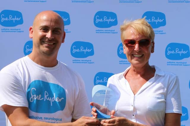 Community Fundraising Manager Steve Albon presents the top fundraising crew award to Denise Farrow from Paul Riches Skips Ltd