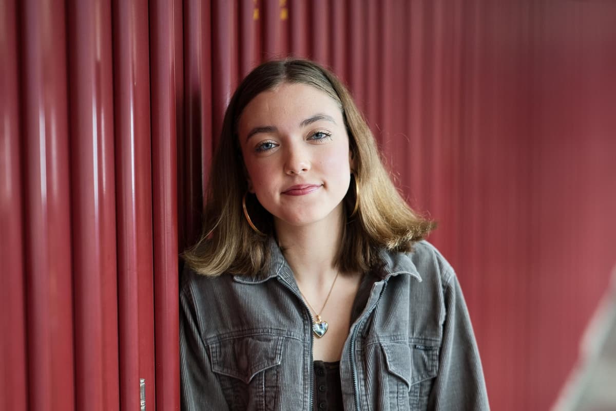 Teenager aus Bedford gewinnt Foyle Young Poets of the Year Award und setzt ...