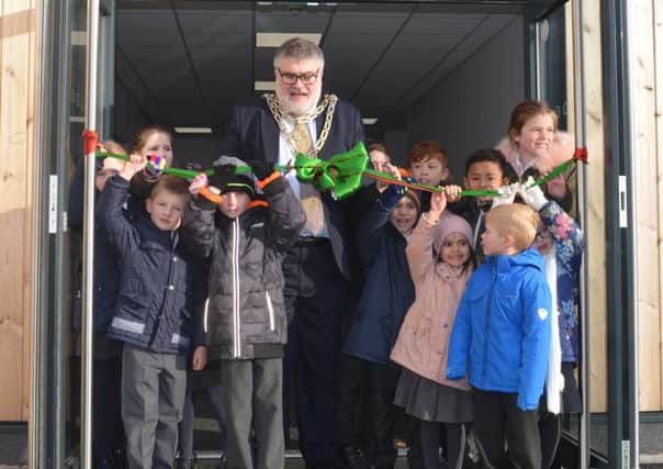 Mayor Dave Hodgson opens Kingfisher building at Bromham Primary School
