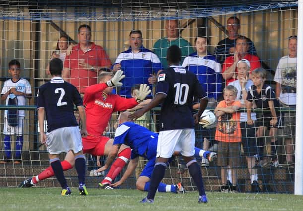 Dunstable Town v Luton Town. Photos by Liam Smith. wk 30.