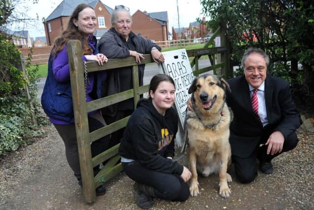 ARAS Dog Rehoming Centre - Richard Howitt MEP with Victoria Wood, Coral Browne, Sam (14 stone dog), and Chloe Battams PNL-160102-111437001