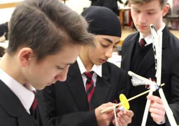 Students from Hastingsbury Business and Enterprise College get to work on their wind turbines PNL-160425-113317001